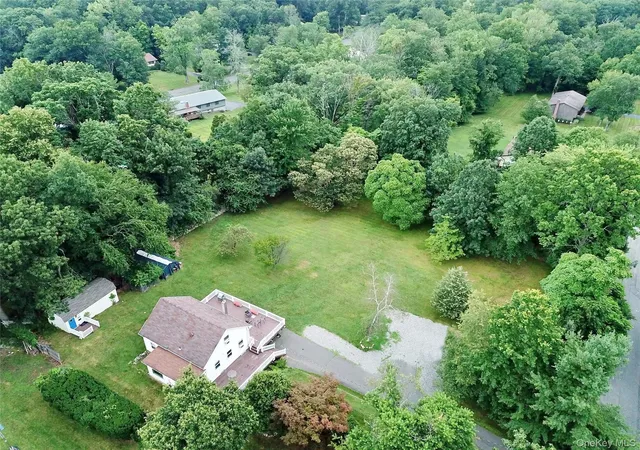 Photo 4 of Sale Pending at 3 Kingsland Dr, Clarkstown, NY 10956 | MLS# 1036776 | Listing updated on 2026-09-04