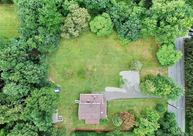 Photo 5 of Sale Pending at 3 Kingsland Dr, Clarkstown, NY 10956 | MLS# 1036776 | Listing updated on 2026-09-04
