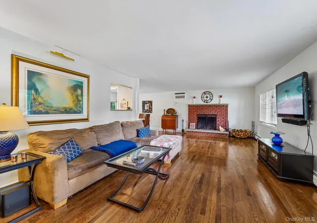 Photo 4 of Sale Pending at 398 Blauvelt Rd, Orangetown, NY 10913 | MLS# 1036785 | Listing updated on 2026-08-28