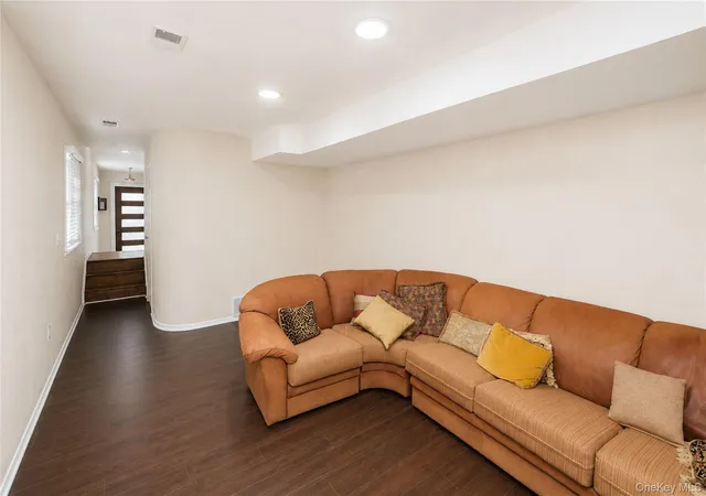 Listing Photo 4 - Condo for sale in building located at 152 Rice Ave, New York, NY 10314