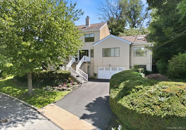 Photo 1 of Single family home for sale at 121 Newport Rd, Yonkers, NY 10710 | MLS# 1036801 | Listing updated on 2026-10-04
