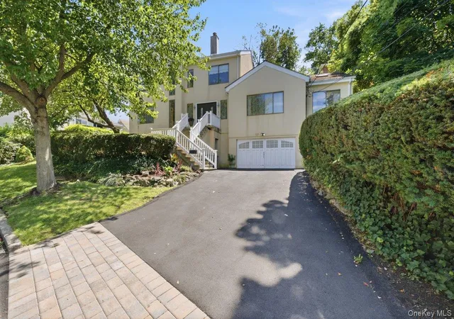 Photo 2 of Single family home for sale at 121 Newport Rd, Yonkers, NY 10710 | MLS# 1036801 | Listing updated on 2026-10-04