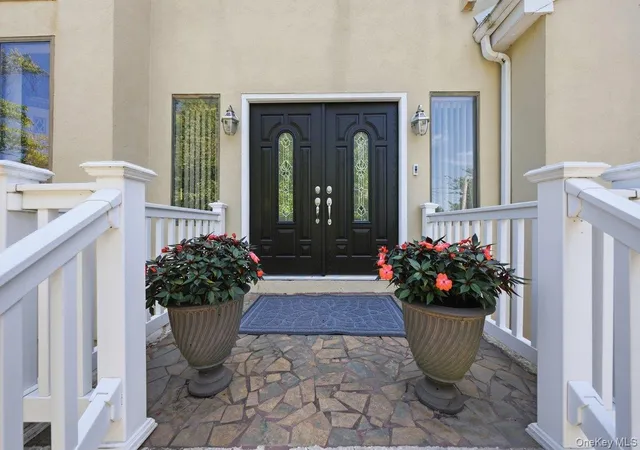 Photo 3 of Single family home for sale at 121 Newport Rd, Yonkers, NY 10710 | MLS# 1036801 | Listing updated on 2026-10-04