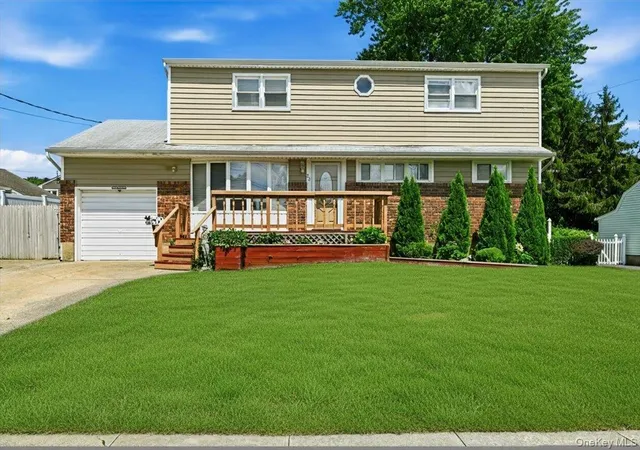 Photo 2 of Sale Pending at 23 Hampshire Dr, Oyster Bay, NY 11735 | MLS# 1036814 | Listing updated on 2026-09-02