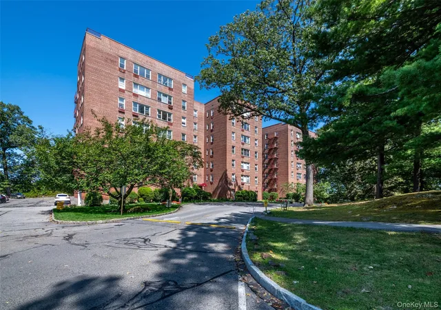 Listing Photo 2 - Condo for sale in building located at 611 Palmer Rd, Yonkers, NY 10701 - Unit #4Y