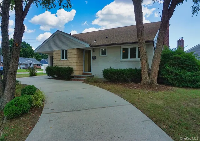 Photo 2 of Single family home for sale at 108 Glen Rd, Babylon, NY 11703 | MLS# 1036839 | Listing updated on 2026-09-29