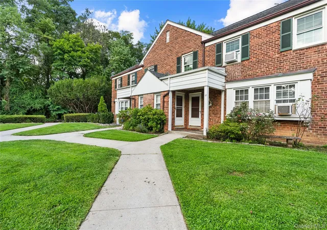 1st image of 17 Robins Crescent #17, New Rochelle, NY 10801 | MLS# 1036843