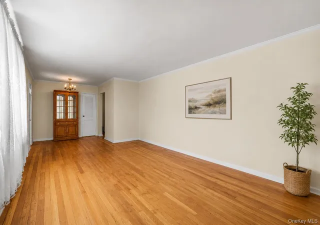 5th image of 17 Robins Crescent #17, New Rochelle, NY 10801 | MLS# 1036843