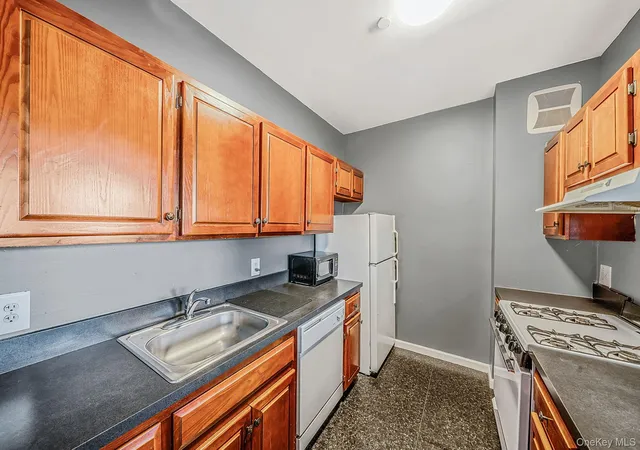 Photo 4 of Condo for sale at 821 Prospect Ave, North Hempstead, NY 11590 | MLS# 1036844 | Listing updated on 2026-08-20