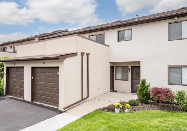 2nd image of 1 Anchorage Wy #1103, Hempstead, NY 11520 | MLS# 1036879
