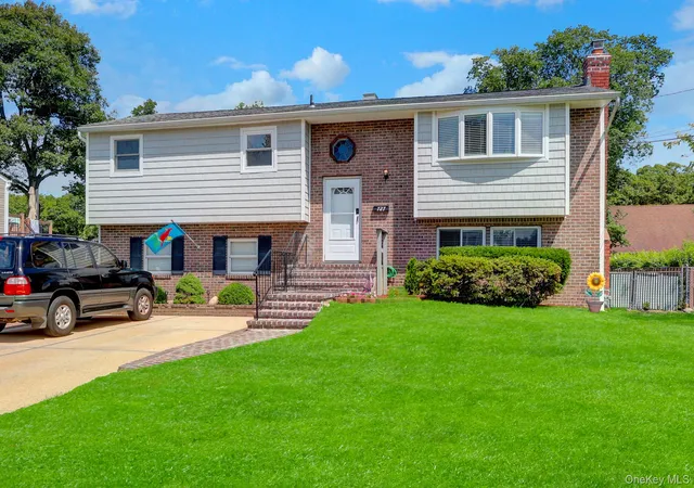 Photo 1 of Sale Pending at 727 Peter Paul Dr, Islip, NY 11795 | MLS# 1036883 | Listing updated on 2026-09-30