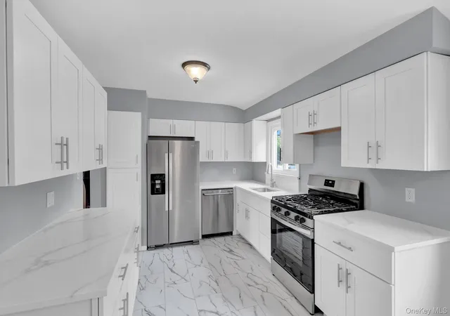 Photo 2 of Sale Pending at 727 Peter Paul Dr, Islip, NY 11795 | MLS# 1036883 | Listing updated on 2026-09-30