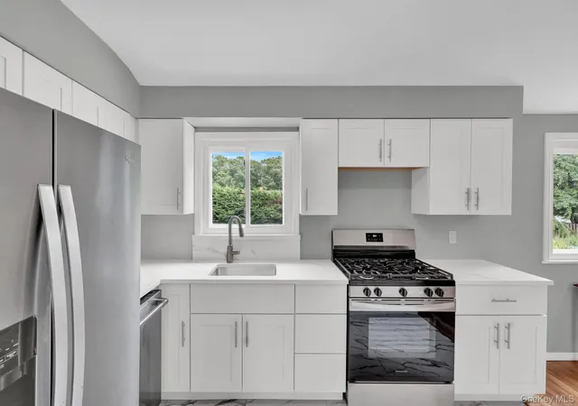 Photo 3 of Sale Pending at 727 Peter Paul Dr, Islip, NY 11795 | MLS# 1036883 | Listing updated on 2026-09-30