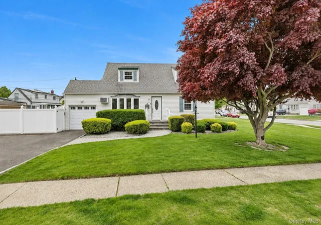 Single family home for sale at 2 Dorset Ln, Oyster Bay, NY 11735 | MLS# 1036890