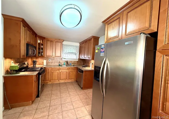 Photo 3 of Single family home for sale at 59 41 161st Street, New York, NY 11365 | MLS# 1036892 | Listing updated on 2026-09-13