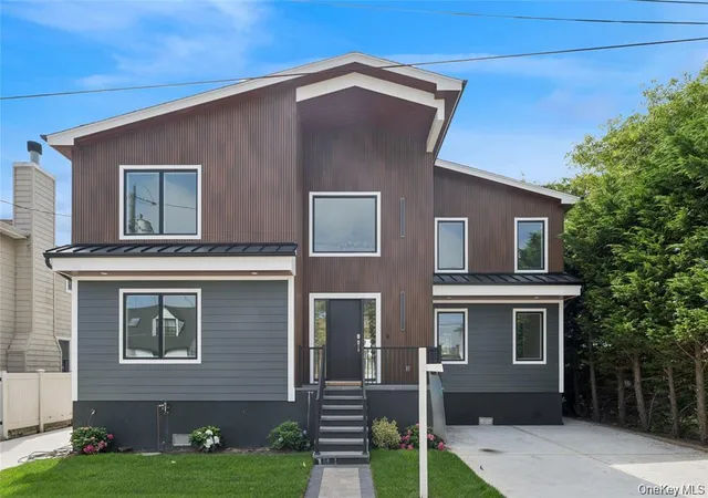 Photo 3 of Single family home for sale at 141 Flamingo St, Hempstead, NY 11509 | MLS# 1036897 | Listing updated on 2026-08-30