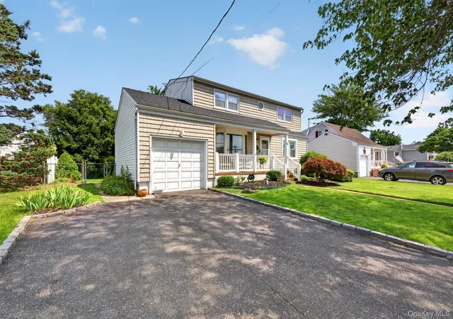 Photo 2 of Single family home for sale at 88 Crestwood Blvd, Oyster Bay, NY 11735 | MLS# 1036921 | Listing updated on 2026-10-05