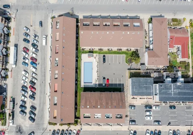 Listing Photo 2 - Condo for sale in building located at 88 Pacific Blvd, Long Beach, NY 11561 - Unit #