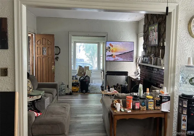 Listing Photo 5 - Condo for sale in building located at 256 Sharpe Ave, New York City, NY 10302