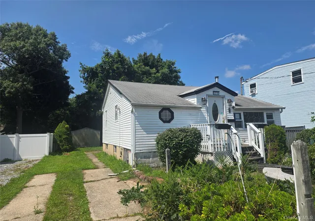 2nd image of 533 S 8th St, Babylon, NY 11757 | MLS# 1036931