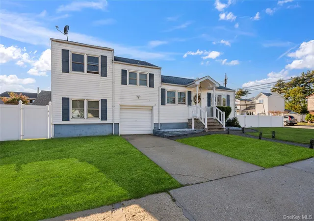 Photo 2 of Sale Pending at 131 S 5th Street, Oyster Bay, NY 11714 | MLS# 1036945 | Listing updated on 2026-09-29