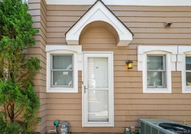 Photo 2 of Single family home for sale at 49 Canoe Pl, Southampton, NY 11946 | MLS# 1036951 | Listing updated on 2026-08-20