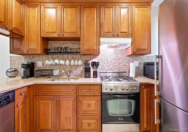 Photo 3 of Single family home for sale at 49 Canoe Pl, Southampton, NY 11946 | MLS# 1036951 | Listing updated on 2026-08-20