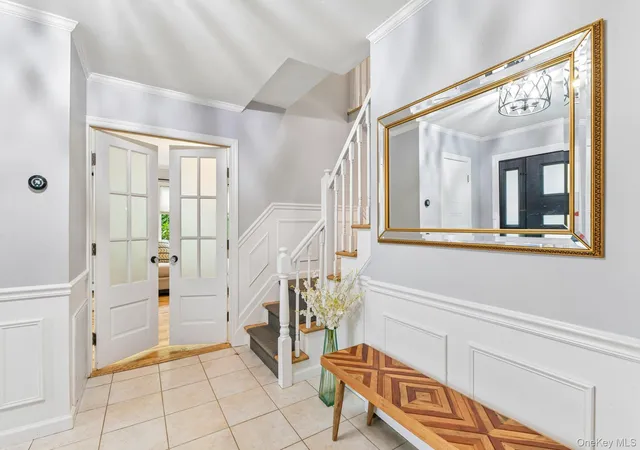 2nd image of 6 Pebble Hill Ct, Huntington, NY 11768 | MLS# 1036992