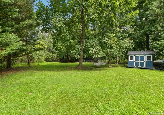 Photo 38 of Single family home for sale at 6 Pebble Hl Ct, Huntington, NY 11768 | MLS# 1036992 | Listing updated on 2026-10-04