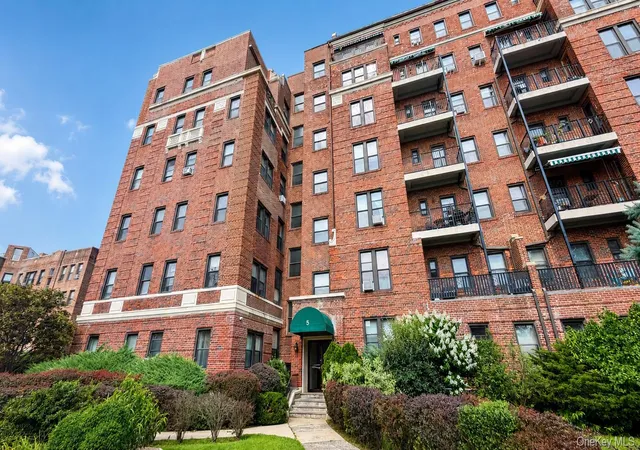 1st image of 5 Circuit Rd #A30, New Rochelle, NY 10805 | MLS# 1037001