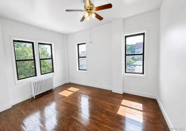 5th image of 5 Circuit Rd, New Rochelle, NY 10801