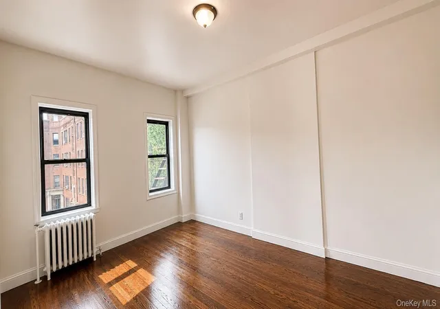 2nd image of 5 Circuit Rd, New Rochelle, NY 10805