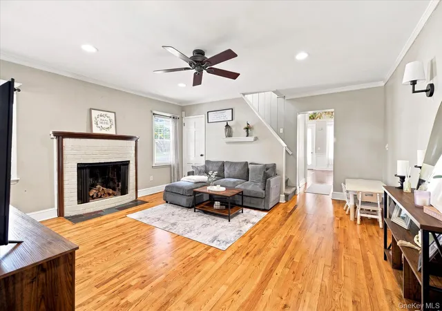 Listing Photo 4 - Condo for sale in building located at 1 Ridgewood Dr, Hempstead, NY 11793