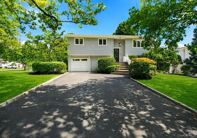 1st image of 6 Oatley Pl, Smithtown, NY 11725 | MLS# 1037016
