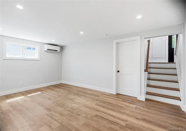 Photo 4 of Sale Pending at 6 Oatley Pl, Smithtown, NY 11725 | MLS# 1037016 | Listing updated on 2026-09-23