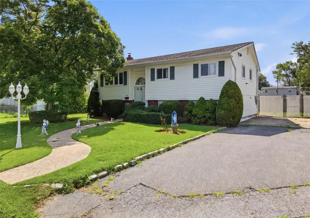 1st image of 835 7th St, West Babylon, NY 11704 | MLS# 1037028