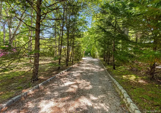 Photo 3 of Single family home for sale at 6 Strathmore Ct, Southampton, NY 11960 | MLS# 1037031 | Listing updated on 2026-10-03
