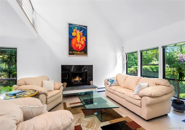 Photo 3 of Single family home for sale at 6 Strathmore Ct, Southampton, NY 11960 | MLS# 1037031 | Listing updated on 2026-10-03