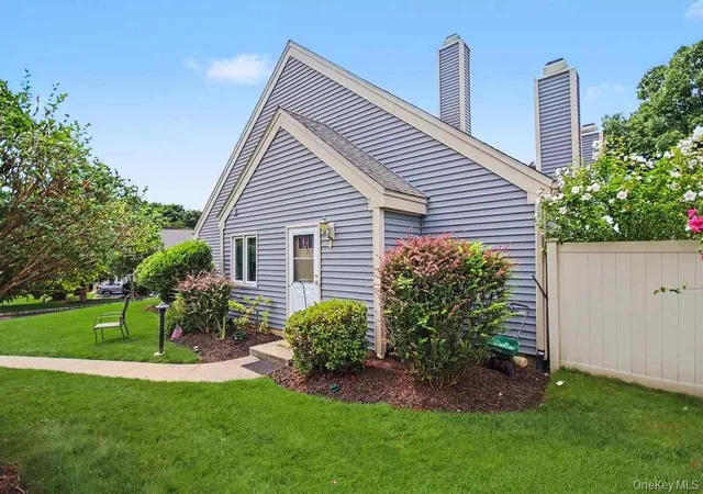 Listing Photo 2 - Condo for sale in building located at 137 Flds Ln, Peekskill, NY 10566 - Unit #
