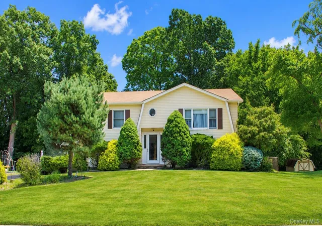 Photo 1 of Sale Pending at 8 Rockridge Dr, Haverstraw, NY 10984 | MLS# 1037050 | Listing updated on 2026-09-23