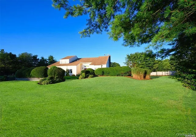 Photo 2 of Single family home for sale at 4 Jester Ct, Huntington, NY 11746 | MLS# 1037053 | Listing updated on 2026-08-21