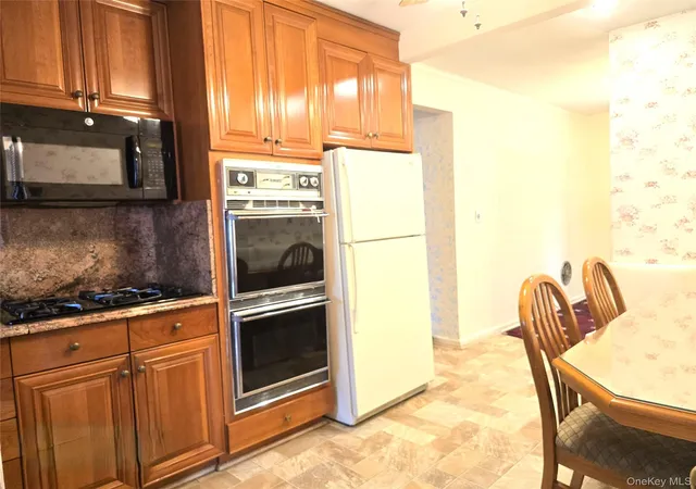 Photo 3 of Single family home for sale at 6515 180th Street, New York, NY 11365 | MLS# 1037072 | Listing updated on 2026-08-16