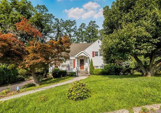 Photo 2 of Single family home for sale at 33 Dexter Rd, Yonkers, NY 10710 | MLS# 1037079 | Listing updated on 2026-10-07