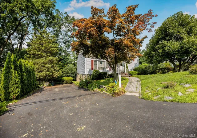 Photo 3 of Single family home for sale at 33 Dexter Rd, Yonkers, NY 10710 | MLS# 1037079 | Listing updated on 2026-10-07