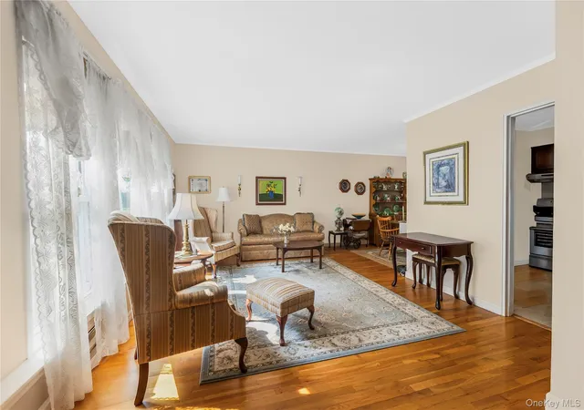 Photo 4 of Single family home for sale at 33 Dexter Rd, Yonkers, NY 10710 | MLS# 1037079 | Listing updated on 2026-10-07