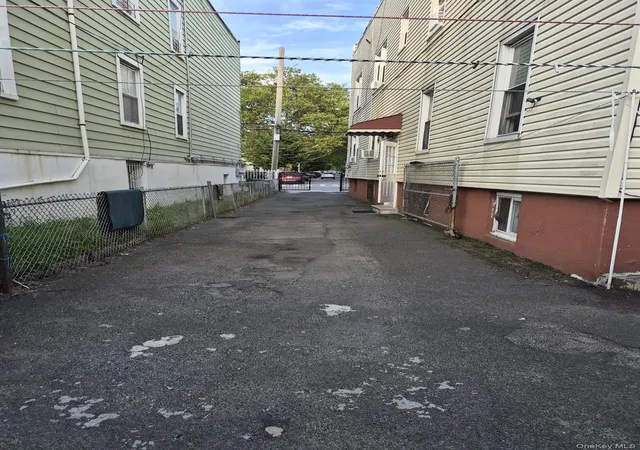 Listing Photo 4 - Condo for sale in building located at 1153 Virginia Ave, New York, NY 10472