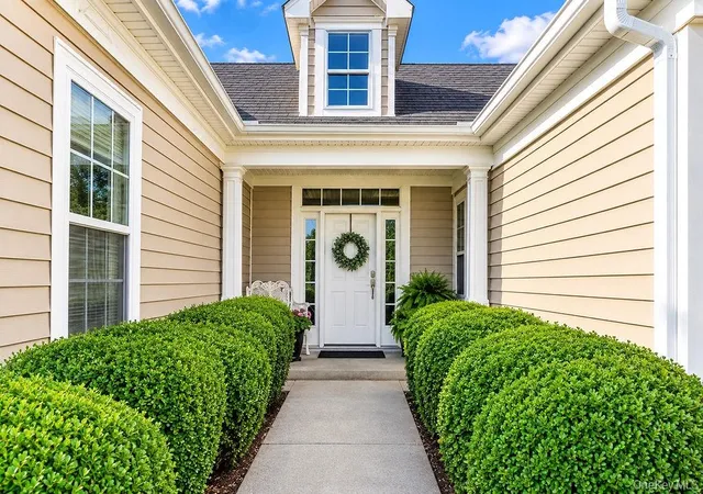 Photo 3 of Condo for sale at 79 Samantha Cir, Southampton, NY 11977 | MLS# 1037089 | Listing updated on 2026-10-08