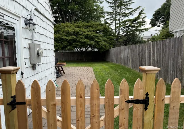 Photo 3 of Sale Pending at 32 Griddle Ln, Hempstead, NY 11756 | MLS# 1037093 | Listing updated on 2026-08-20