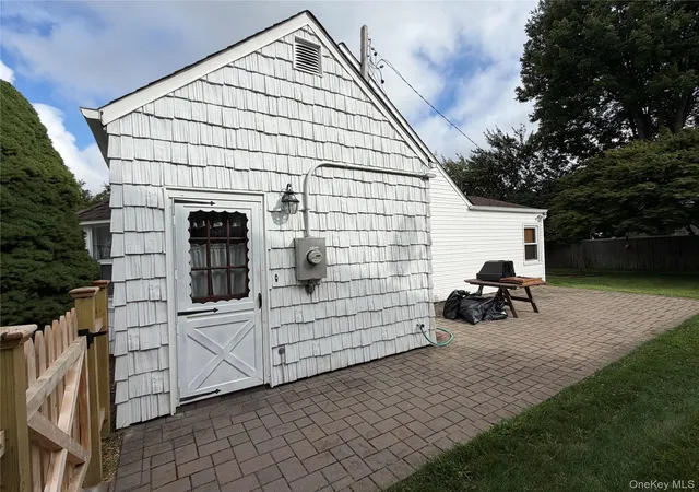 Photo 4 of Sale Pending at 32 Griddle Ln, Hempstead, NY 11756 | MLS# 1037093 | Listing updated on 2026-08-20
