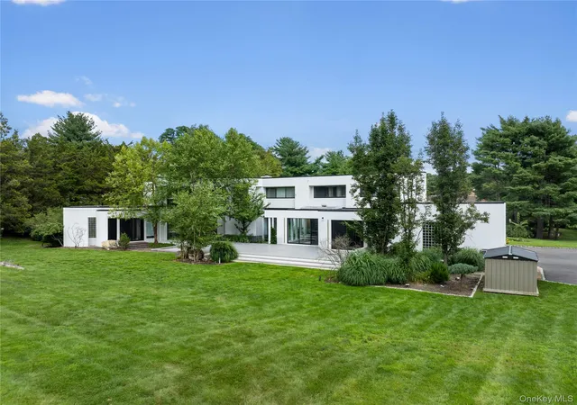 2nd image of 1 Vista Dr, Oyster Bay, NY 11791 | MLS# 1037102